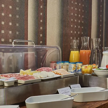 Lux Picpus 3* パリ