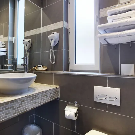 ホテル Lux Picpus 3*