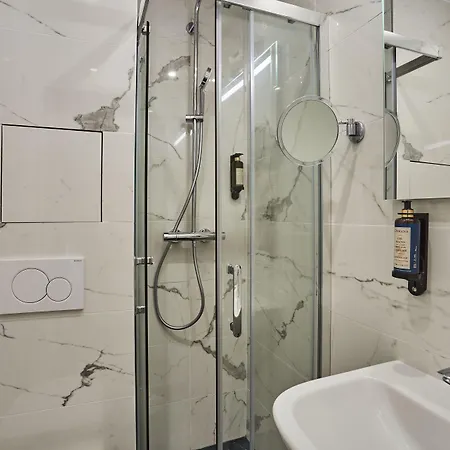 ホテル Lux Picpus パリ