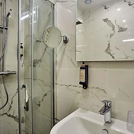 Hotel Lux Picpus Paris